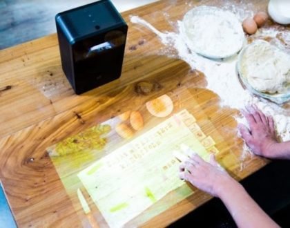 Quer um projetor portátil? Puppy Cube é lançado com Android 6.0 no Indiegogo